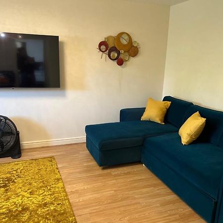 Modern Beautiful Gated Two Bed Apartment Stifford 外观 照片