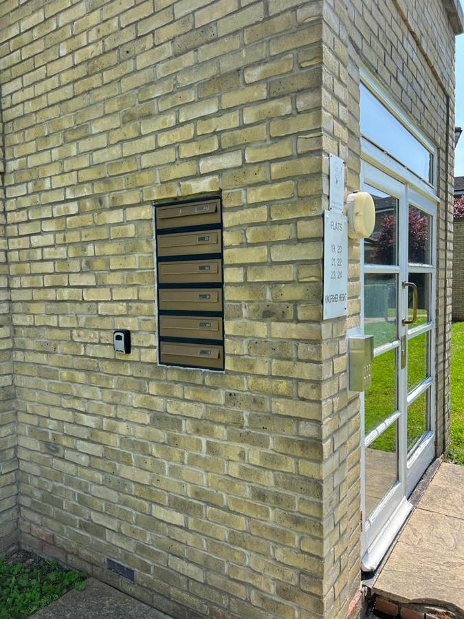 Modern Beautiful Gated Two Bed Apartment Stifford 外观 照片