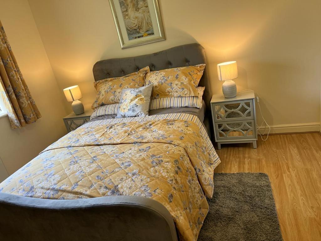 Modern Beautiful Gated Two Bed Apartment Stifford 外观 照片