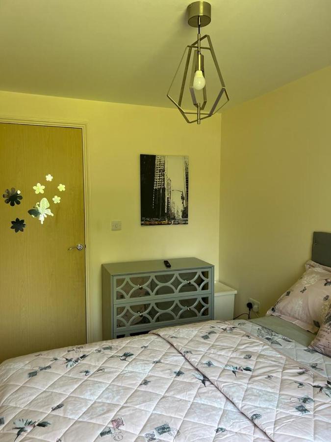 Modern Beautiful Gated Two Bed Apartment Stifford 外观 照片