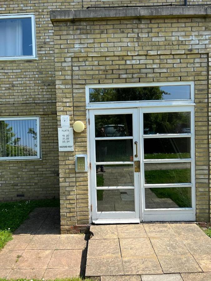 Modern Beautiful Gated Two Bed Apartment Stifford 外观 照片
