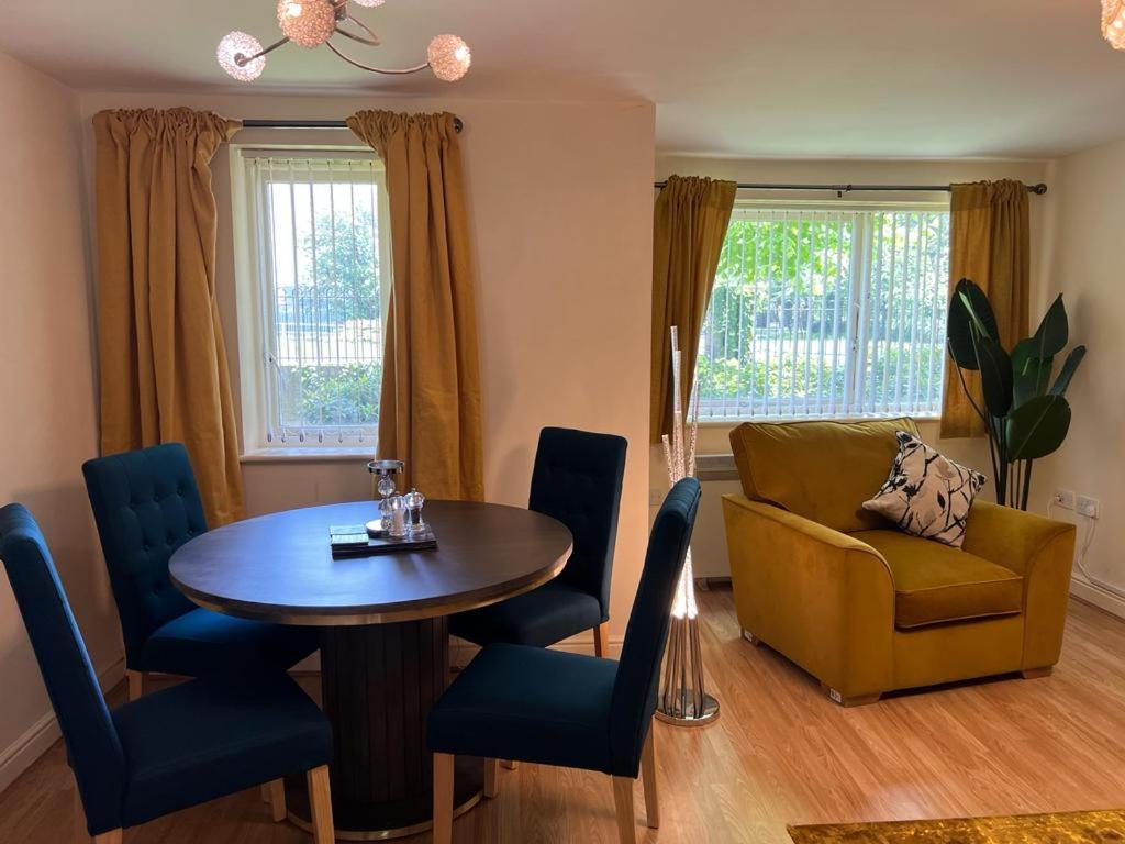 Modern Beautiful Gated Two Bed Apartment Stifford 外观 照片