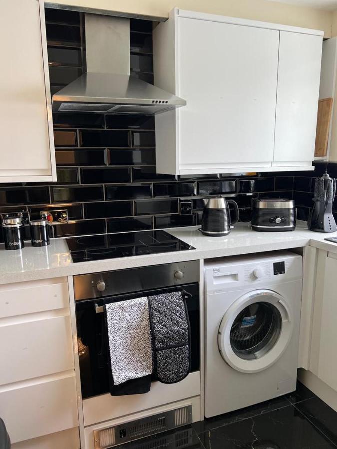Modern Beautiful Gated Two Bed Apartment Stifford 外观 照片