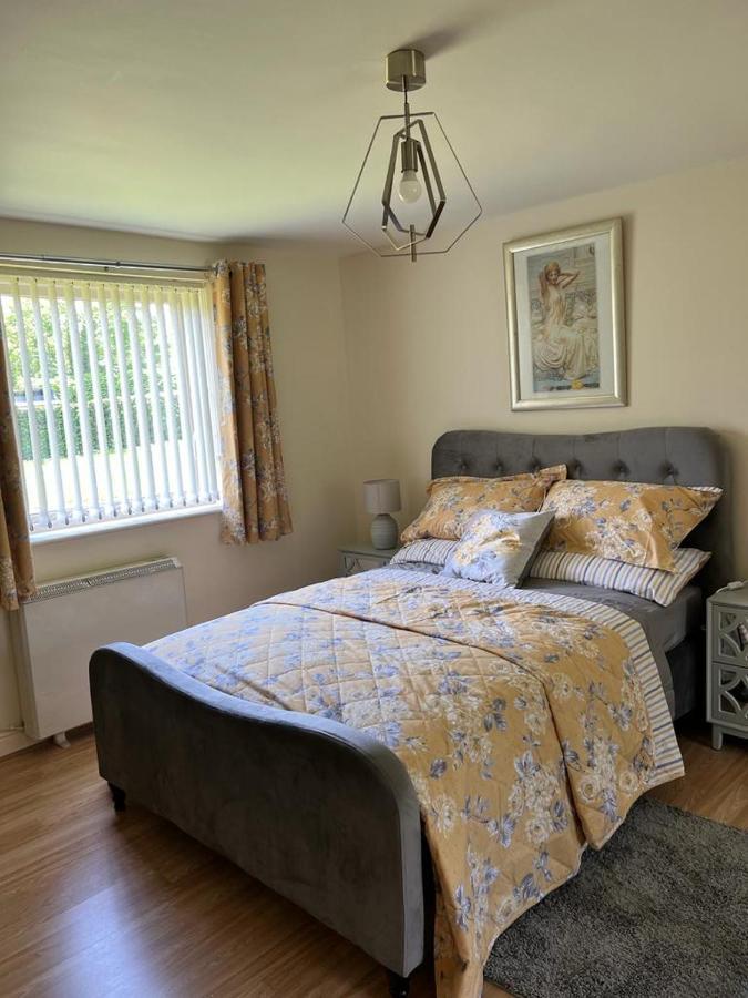 Modern Beautiful Gated Two Bed Apartment Stifford 外观 照片
