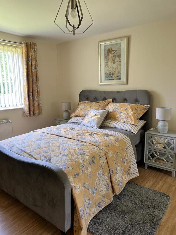 Modern Beautiful Gated Two Bed Apartment Stifford 外观 照片