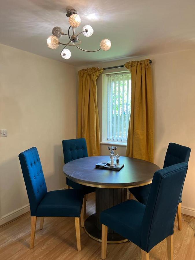 Modern Beautiful Gated Two Bed Apartment Stifford 外观 照片