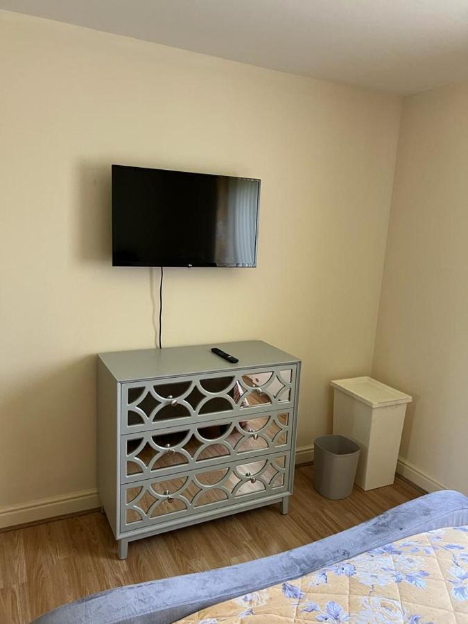 Modern Beautiful Gated Two Bed Apartment Stifford 外观 照片
