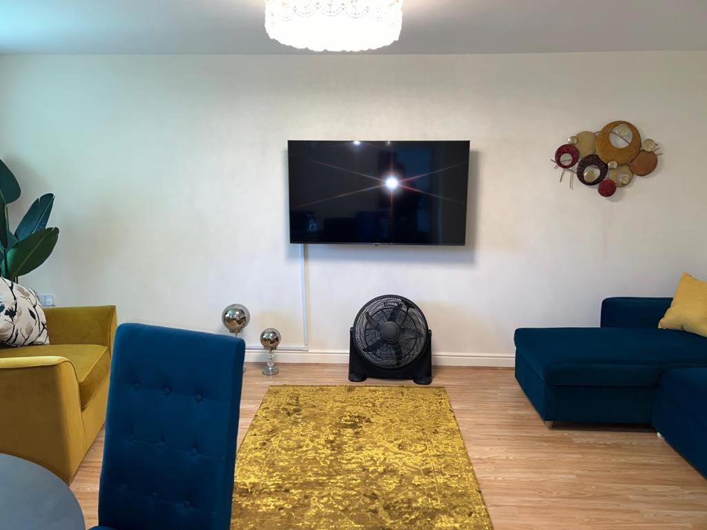 Modern Beautiful Gated Two Bed Apartment Stifford 外观 照片